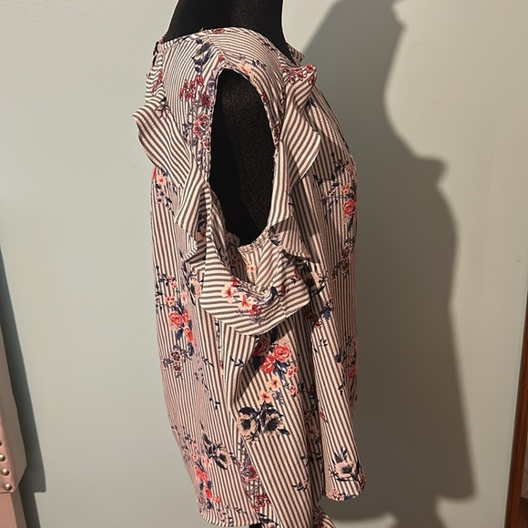 Xhilaration cold shoulder blouse - Picture 2 of 5